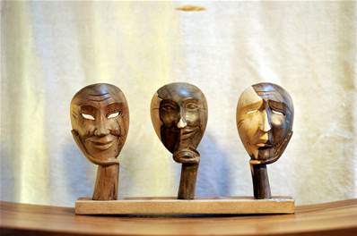 Masque trio Comedia Dell Arte en Ibiscus (sur socle)