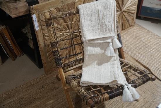 PLAID JAWA 140X200 POMPOM